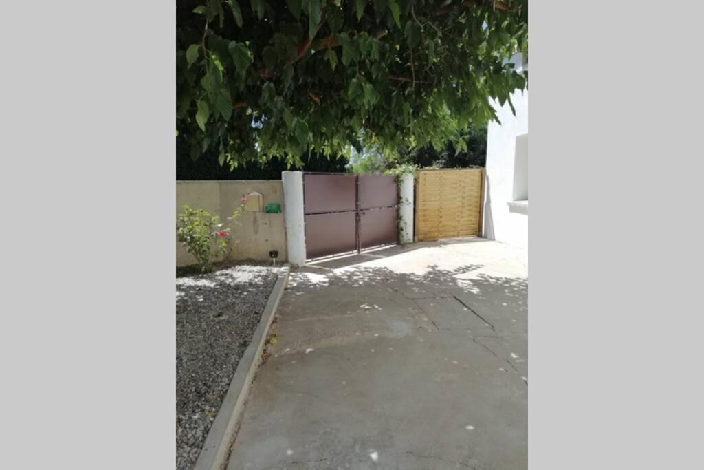 Charmant Appartement Avec Terrasse Pont-de-l'Isere Exterior photo